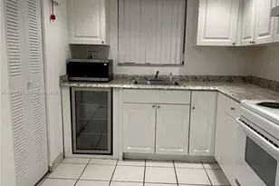 13701 Kendale Lakes Cir, Miami, FL 33183 - Photo 3