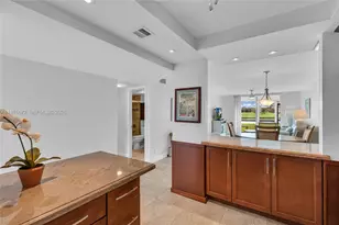 9320 S Hollybrook Lake Dr, Pembroke Pines, FL 33025 - Photo 7