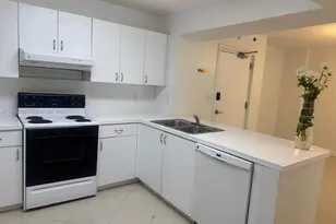 104 SW 9th St, Miami, FL 33130 - Photo 9