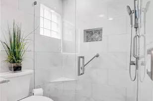 1078 Laguna Springs Dr, Weston, FL 33326 - Photo 27