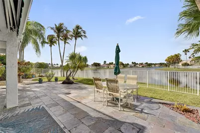 1078 Laguna Springs Dr, Weston, FL 33326 - Photo 51