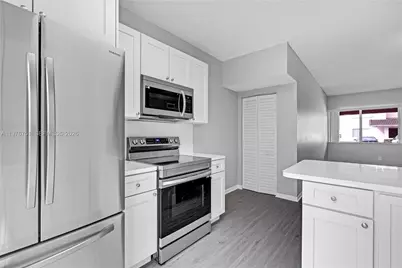 8021 Lake Dr #102, Doral, FL 33166 - Photo 7