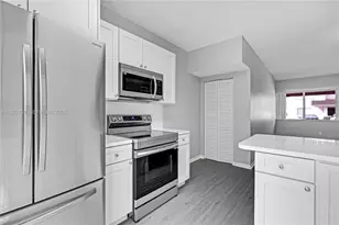 8021 Lake Dr, Doral, FL 33166 - Photo 7