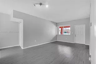 8021 Lake Dr, Doral, FL 33166 - Photo 9