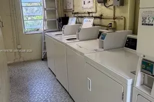 520 NE 38th St, Miami, FL 33137 - Photo 9