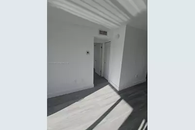 8101 Crespi Blvd #503, Miami Beach, FL 33141 - Photo 9