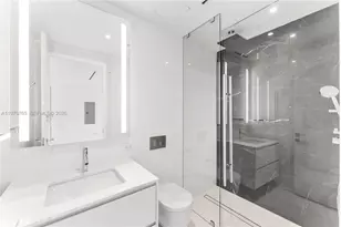 300 Biscyane Blvd Way, Miami, FL 33131 - Photo 25