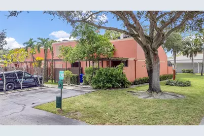 1490 Laguna Ln, Pembroke Pines, FL 33026 - Photo 3