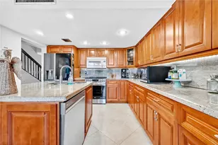 1490 Laguna Ln, Pembroke Pines, FL 33026 - Photo 7