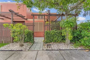 1490 Laguna Ln, Pembroke Pines, FL 33026 - Photo 1