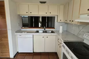 655 W Park Dr, Miami, FL 33172 - Photo 11