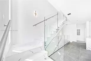 526 SW 2nd St, Miami, FL 33130 - Photo 7