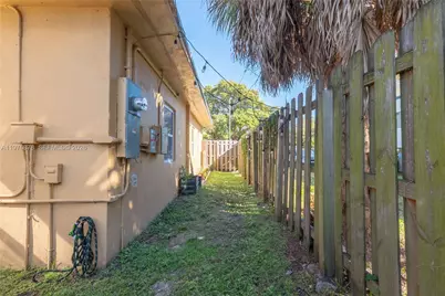 2621 SW 12th Ter, Fort Lauderdale, FL 33315 - Photo 13