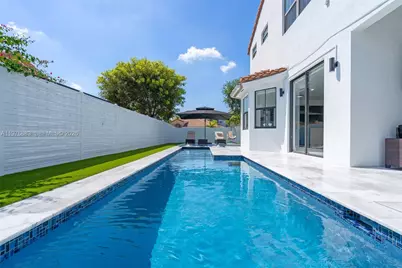 1005 NW 100th Ave, Miami, FL 33172 - Photo 1