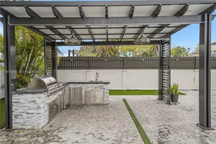 5635 W 13th Ct, Hialeah, FL 33012 - Photo 33