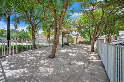 1435 Cardinal Way, Weston, FL 33327 - Photo 59