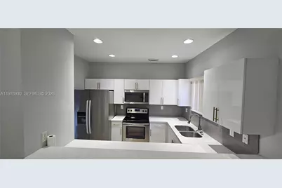 3389 NE 4th St, Homestead, FL 33033 - Photo 13