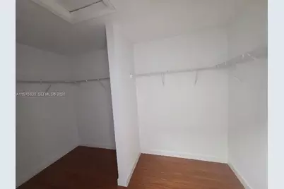 11525 NW 71st St, Doral, FL 33178 - Photo 9