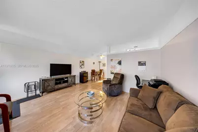 900 SW 10th Ter #8S, Hallandale Beach, FL 33009 - Photo 5