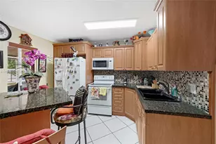 1385 NE 130th St, North Miami, FL 33161 - Photo 29