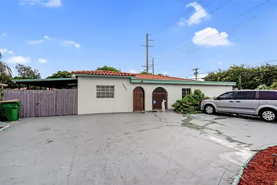 1385 NE 130th St, North Miami, FL 33161 - Photo 43