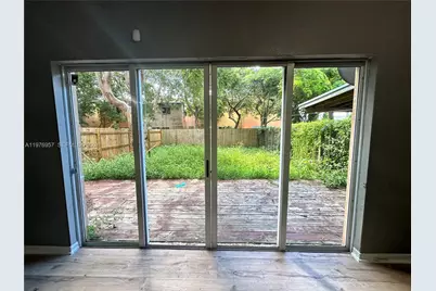 687 SW 10th St, Florida City, FL 33034 - Photo 5