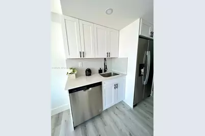 8530 Byron Ave #402, Miami Beach, FL 33141 - Photo 15