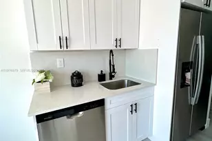 8530 Byron Ave, Miami Beach, FL 33141 - Photo 15