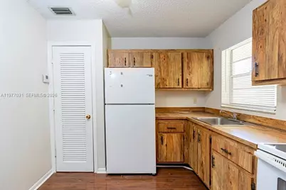 5192 NE 6th Ave #820, Oakland Park, FL 33334 - Photo 9