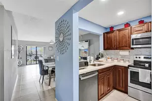 871 NE 207th Ln, Miami, FL 33179 - Photo 15