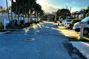 11219 SW 33 Rd Circle Pl 11219 SW 33 Rd Cir Pl, Miami, FL 33165 - Photo 17