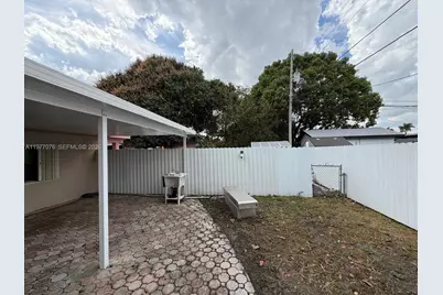 1585 W 53rd St, Hialeah, FL 33012 - Photo 17