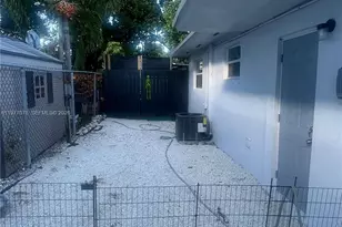 2929 NW 47th St, Miami, FL 33142 - Photo 15