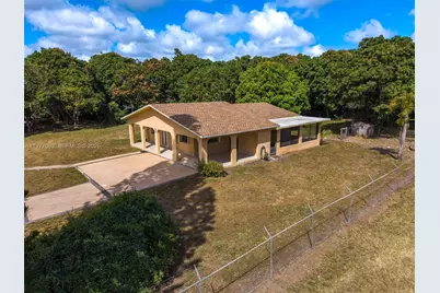 15401 SW 212th St, Miami, FL 33187 - Photo 3