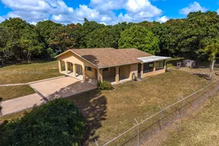 15401 SW 212th St, Miami, FL 33187 - Photo 3