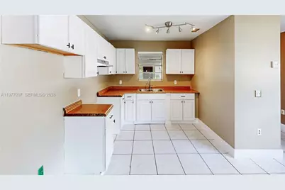 2760 NW 58th St, Miami, FL 33142 - Photo 11