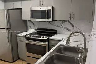 677 SW 111th Ave, Pembroke Pines, FL 33025 - Photo 1