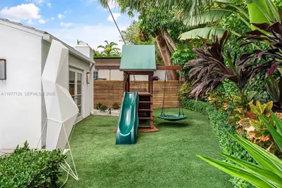 2887 Pine Tree Dr, Miami Beach, FL 33140 - Photo 39