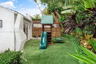 2887 Pine Tree Dr, Miami Beach, FL 33140 - Photo 39