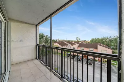 8005 Lake Dr #404, Doral, FL 33166 - Photo 15