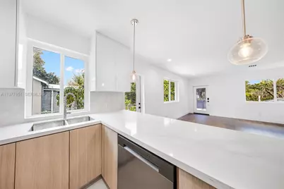 250 NW 98th St, Miami, FL 33150 - Photo 11