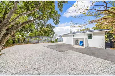 250 NW 98th St, Miami, FL 33150 - Photo 29