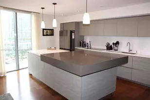 31 SE 6th St, Miami, FL 33131 - Photo 5