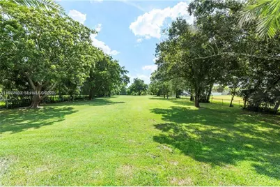 224 E Acre Dr, Plantation, FL 33317 - Photo 3