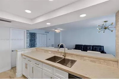 2655 Collins Ave #1407, Miami Beach, FL 33140 - Photo 7