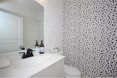 340 NE 194th Ln, Miami, FL 33179 - Photo 11