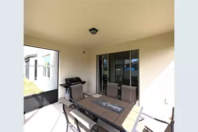 2647 E Lake Point Dr, Kissimmee, FL 34744 - Photo 31