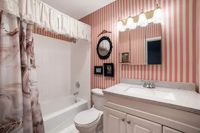 2046 NE 15th St, Fort Lauderdale, FL 33304 - Photo 17