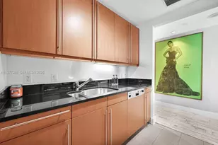 1435 Brickell Ave, Miami, FL 33131 - Photo 17