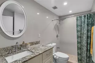 810 NE 149th St, Miami, FL 33161 - Photo 19